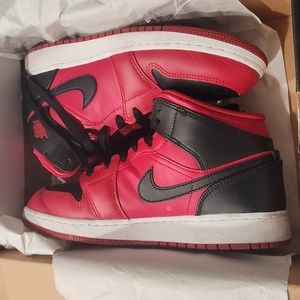 Jordan 1 Mid